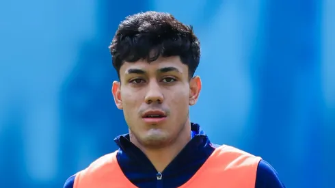 El defensor mexicano compareció ante los medios de comunicación en su primera presentación como jugador de Cruz Azul.