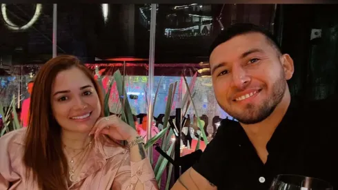 La esposa del futbolista utilizó sus redes sociales para dejar un mensaje junto con una imagen por más de curiosa del propio jugador.