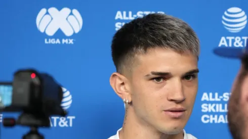 Víctor Velázquez y Martin Anselmi reconocieron que habría más fichajes después de la salida del mediocampista mexicano.