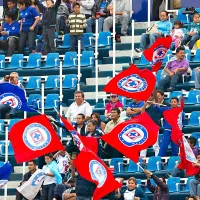 Afición de Cruz Azul estalla de emoción y da la bienvenida a Luka Romero y a Mateusz Bogusz