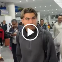 Con rostro serio: Luka Romero llega a México en medio de las tensiones entre Cruz Azul y Chivas