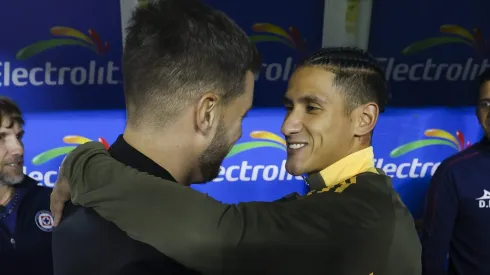 Antuna saludó a Anselmi en su reencuentro con Cruz Azul como rival.
