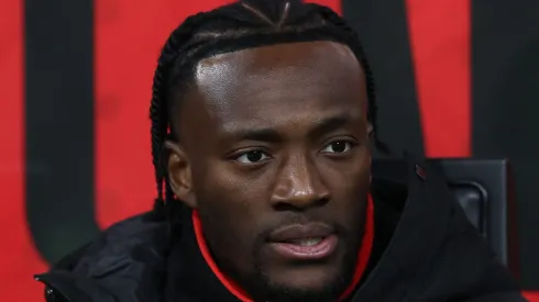 El canterano de Cruz Azul se peleará la titularidad con el delantero inglés, quien anotó doblete en la victoria del Milan en la Copa Italia.