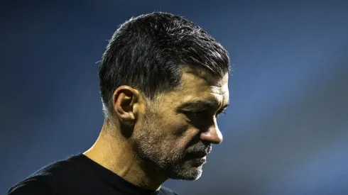 El entrenador portugués entra en un debate después del doblete de Abraham y la llegada del Bebote. Ya tendría una solución.