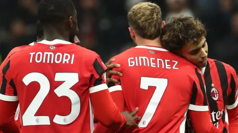 El canterano de Cruz Azul fue celebrado por gran parte de sus compañeros después de su debut con el AC Milan.