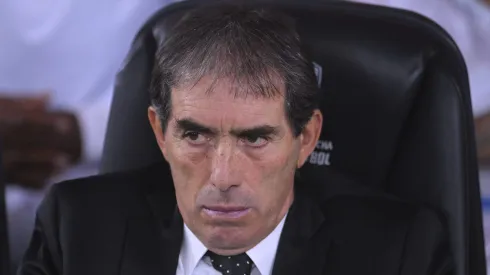 Guillermo Almada sería el principal candidato de Cruz Azul como DT.