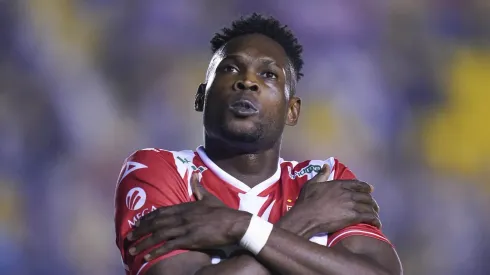 El delantero colombiano anotó esta jornada y sigue comandando la tabla de goleo en el Clausura 2025.