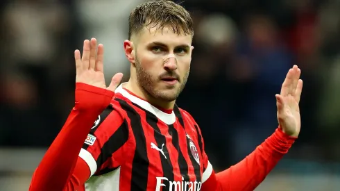 Santiago Giménez volverá a jugar con el Milan en la Serie A.