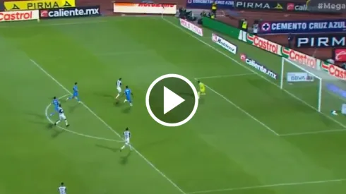 El portero colombiano volvió a ser la figura de los cementeros al evitar un gol cantado por parte de Berterame.