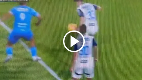 El juez central del encuentro pasó por alto una jugada que pudo darle la victoria a los cementeros contra los regiomontanos.