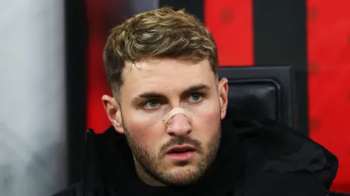 Santi Giménez no atraviesa un buen momento en Italia.