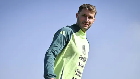 El canterano de Cruz Azul troleó al defensor mexicano y las redes sociales explotaron en reacciones y comentarios.