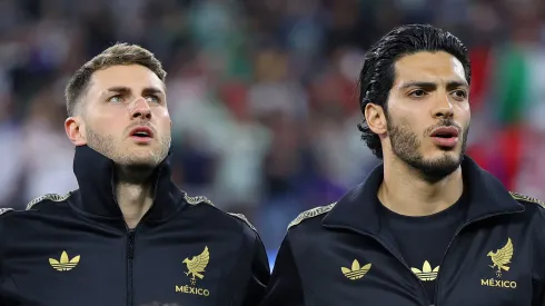 Santi Giménez y Raúl Jiménez compartieron dupla de ataque por primera vez.