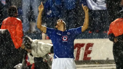 Su debut en Cruz Azul le permitió cobrar un doble premio económico.