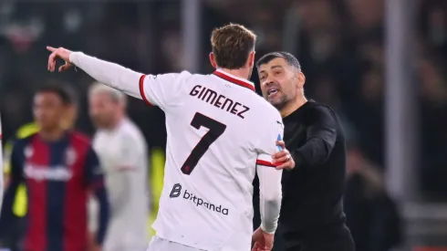 El DT de Milan se refirió al presente de Santi GIménez.