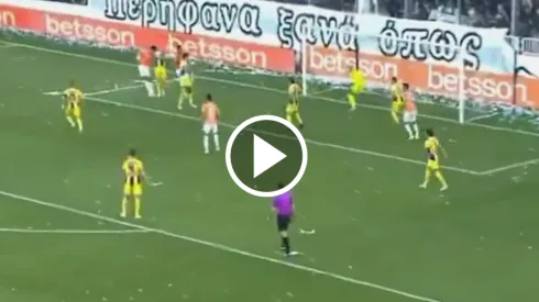 Jordan Silva se elevó por encima de sus marcadores y recordó al goleador actual de los cementeros.