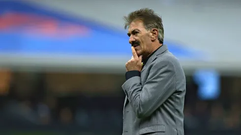 El entrenador argentino dio un consejo al club cementero para que el polaco pueda explotar en todo su esplendor.