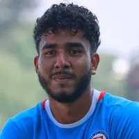 De figura en Cruz Azul a vivir un triste momento: el inesperado presente de Samuel Espinosa