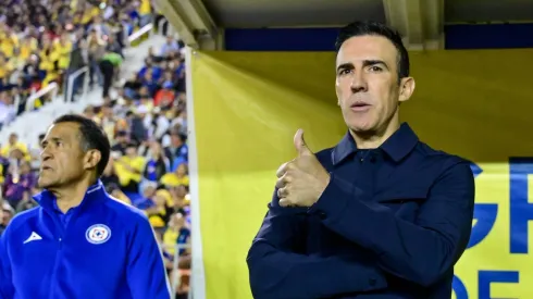 El entrenador uruguayo agradeció a la afición cementera su compromiso y se acordó de sus rivales por redes sociales.