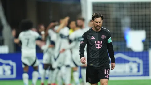 El equipo del astro argentino cayó en los primeros 90' minutos de la segunda semifinal y tiene un pie y medio fuera de la definición.