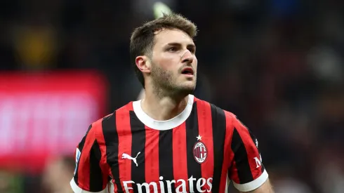 Santi Giménez anotó su primer doblete con la playera del Milan.