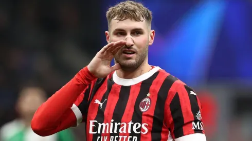 Emotivo mensaje de Santiago Giménez tras su primera temporada en Milan