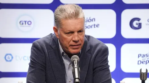 El ex directivo de los cementeros criticó el manejo del club con Vicente Sánchez y una salida que muchos consideran precipitada.