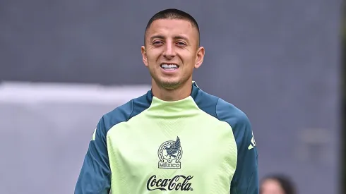 Roberto Alvarado se encuentra concentrado con la Selección Mexicana.