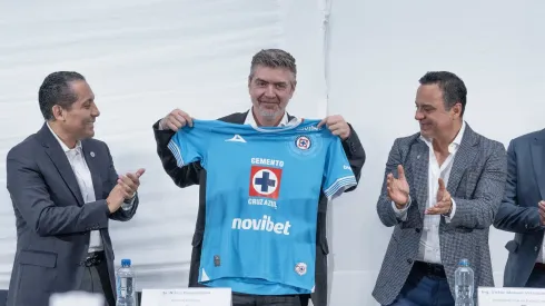 Cruz Azul presentó a su nuevo patrocinador principal, que estará presente en la playera.