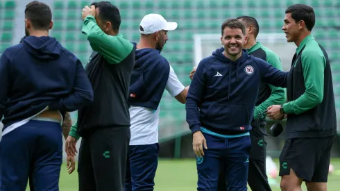 El entrenador argentino no está dirigiendo en la Copa Morelos y dejó su lugar a Joel Huiqui.