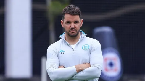 Nicolás Larcamón está próximo a su debut con Cruz Azul.