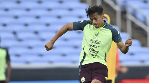 El delantero mexicano se encuentra concentrado con el TRI ajeno a todo el ruido que ha generado el posible fichaje del serbio.