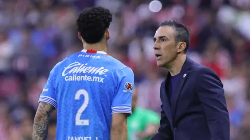 El defensor cementero agradeció un mensaje de su anterior entrenador. Nicolás Larcamón pasó por alto las felicitaciones.