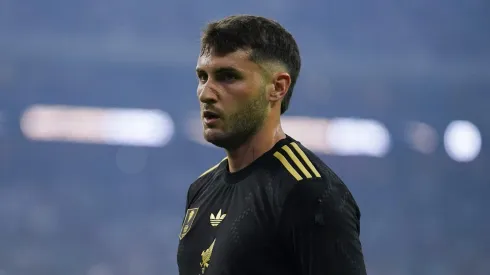 Santiago Giménez reveló la lesión que sufrió con la Selección Mexicana.