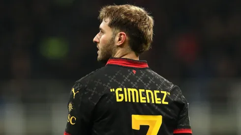 Santi Giménez apunta a seguir creciendo en las principales ligas de Europa.