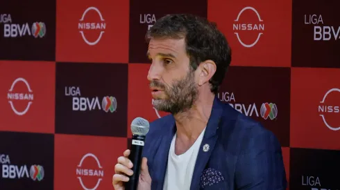 El director deportivo uruguayo estuvo presente en la entrega del reconocimiento al mejor equipo del año para Cruz Azul.