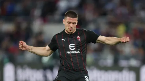 Los cementeros apuran sus opciones de fichar al serbio, quien sigue esperando y todavía no escucha a ningún otro club.