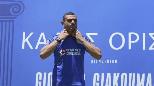 El delantero griego no entra en los planes del club y se habla de ofertas desde Arabia y la MLS.