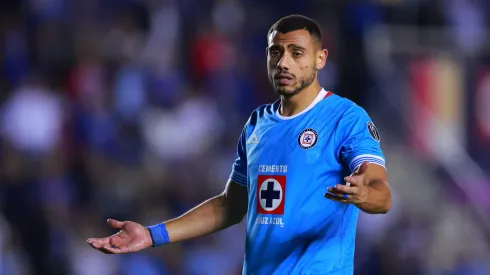 La situación del delantero griego mantiene en vilo a todo Cruz Azul.