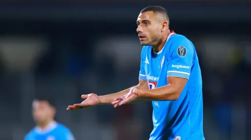 El delantero griego sigue buscando acomodo en otro club y se declara en rebeldía. No asistió a los últimos tres entrenamientos.