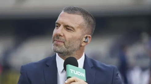 El portero colombiano fue señalado por dos errores que costaron par de goles a los cementeros. Carlos Hermosillo también lo atizó.