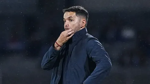 Nicolás Larcamón enfrentará su primer "problema".