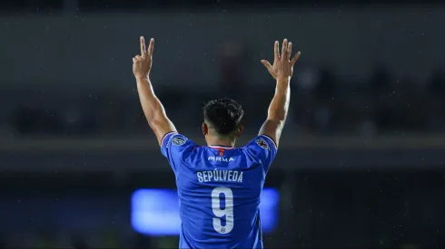 El fichaje del delantero serbio se ve cada vez más lejano después de una jugosa oferta desde el Medio Oriente.