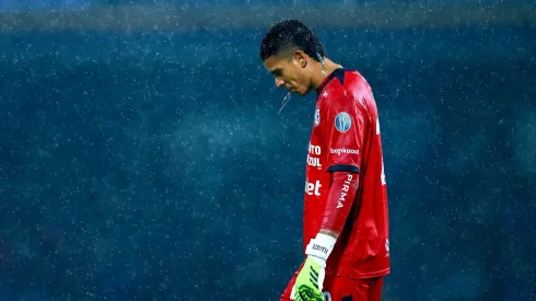 El portero de los cementeros está siendo criticado por un sector de la afición que no le perdona sus errores.