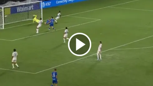 El mediocampista polaco tuvo la victoria en sus pies pero su disparo se terminó estrellando en uno de los palos.