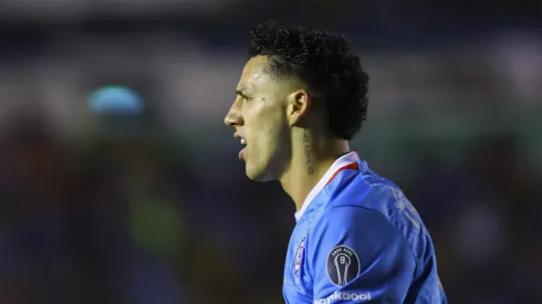 El defensor mexicano se ha convertido en objeto de deseo para los Diablos Rojos por pedido de su entrenador.