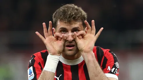 Santi Giménez se expresa en redes tras su suplencia con Milan.
