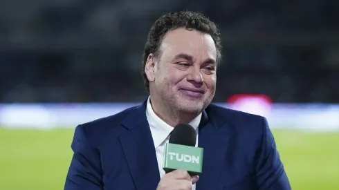 El polémico periodista tuvo una intervención sorpresiva en la que habló de los cementeros y del entrenador argentino.