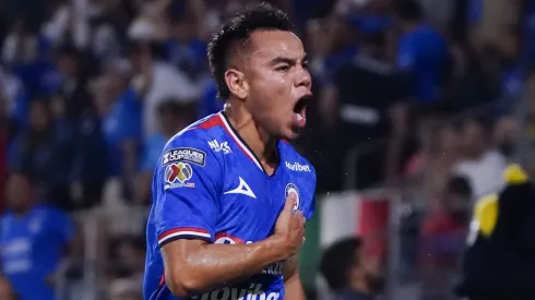 El mediocampista mexicano seguirá ligada a la institución cementera por varios años más. Terminaba contrato a finales de esta campaña.