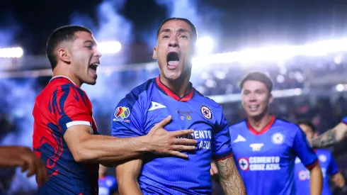 Afición de Cruz Azul eligió si Uriel Antuna debe regresar